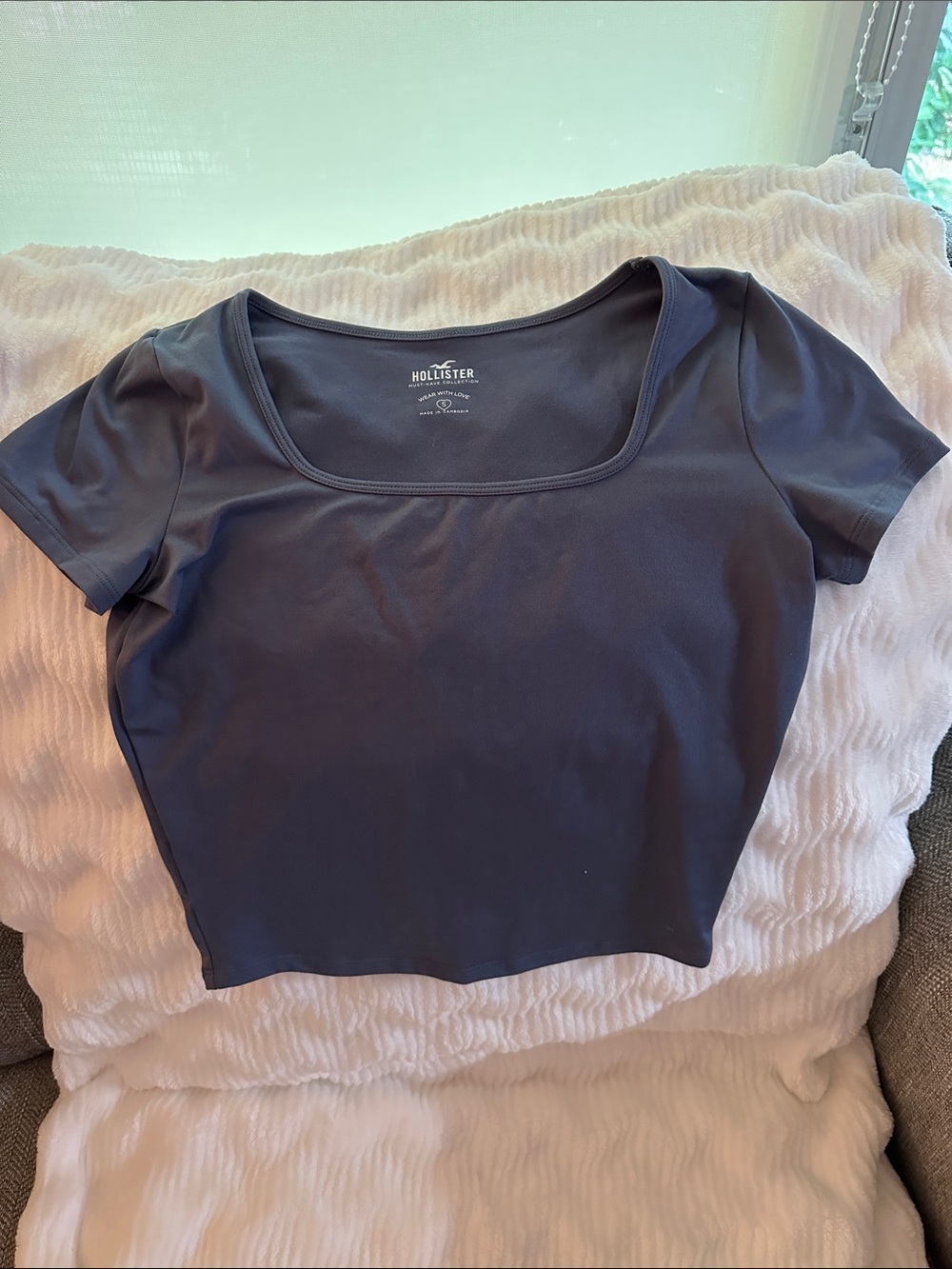 Hollister Women's Dark Navy Scoop Crop Tee
